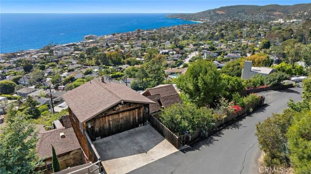 2147 Crestview, Laguna Beach, CA 92651