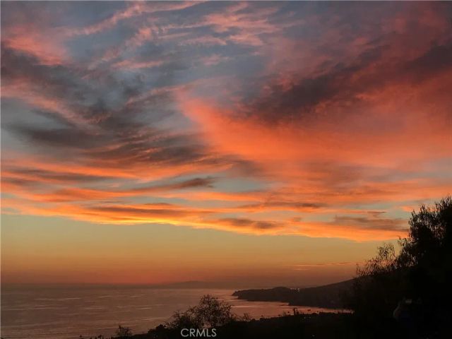 2147 Crestview, Laguna Beach, CA 92651