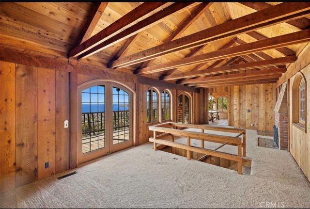 2147 Crestview, Laguna Beach, CA 92651