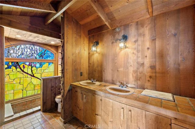 2147 Crestview, Laguna Beach, CA 92651