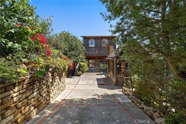 2147 Crestview, Laguna Beach, CA 92651