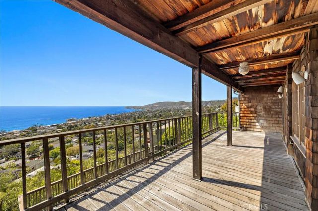 2147 Crestview, Laguna Beach, CA 92651
