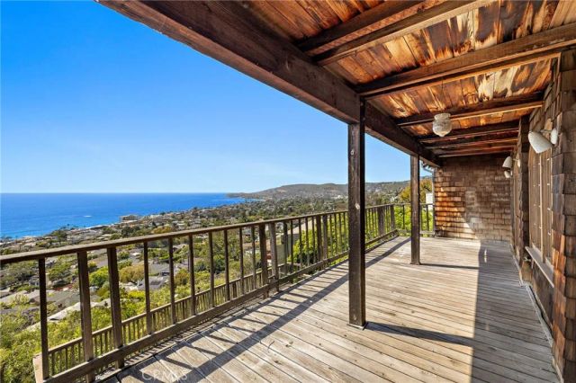 2147 Crestview, Laguna Beach, CA 92651