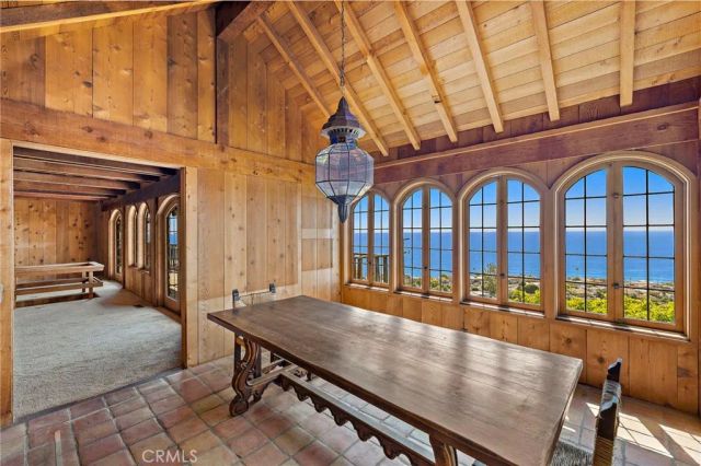 2147 Crestview, Laguna Beach, CA 92651