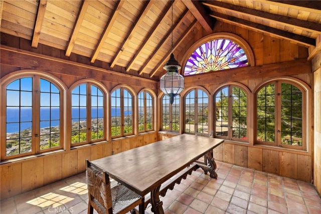 2147 Crestview, Laguna Beach, CA 92651
