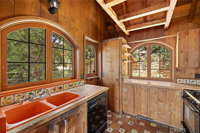 2147 Crestview, Laguna Beach, CA 92651