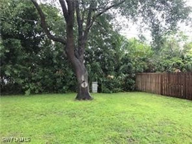 125 Crown DR, Naples, FL 34110