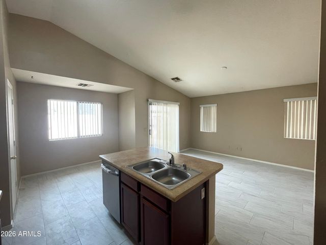 5910 S 32ND Avenue, Phoenix, AZ 85041