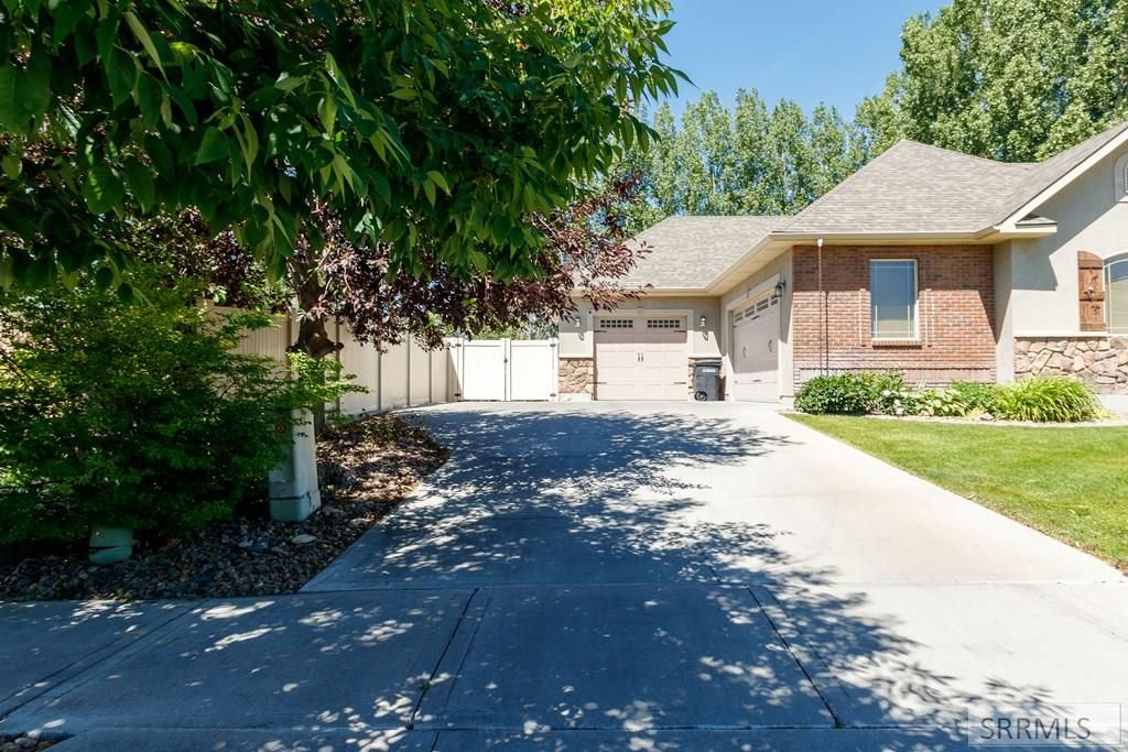 Image 2 of property listing at 2054 S Castelli Drive, Ammon, ID 83401