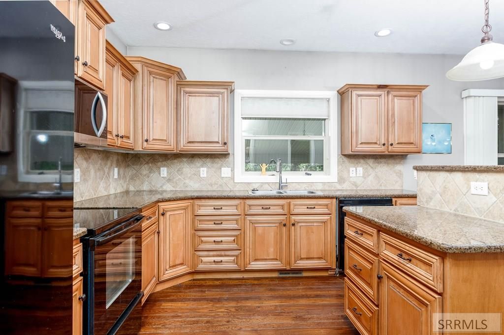 Image 3 of property listing at 2054 S Castelli Drive, Ammon, ID 83401
