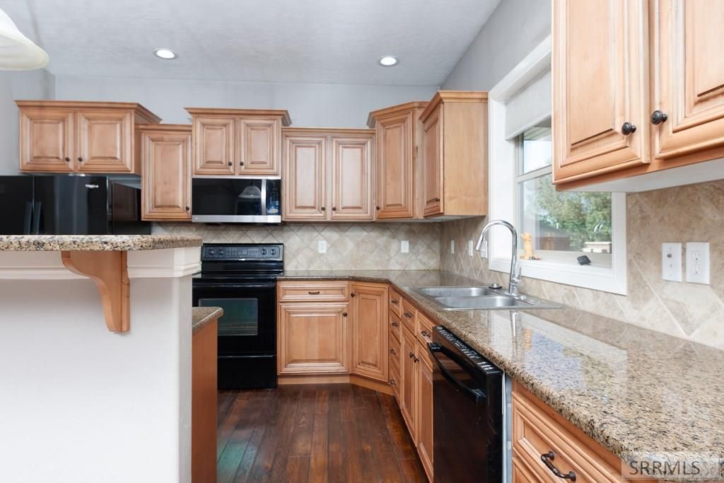 Image 4 of property listing at 2054 S Castelli Drive, Ammon, ID 83401