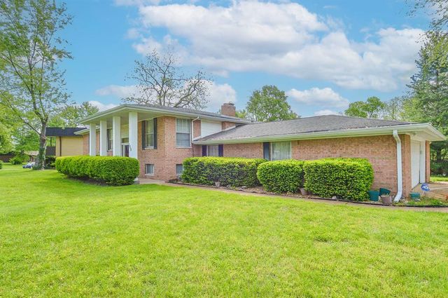 100 Hollandia Drive, Fairview Heights, IL 62208