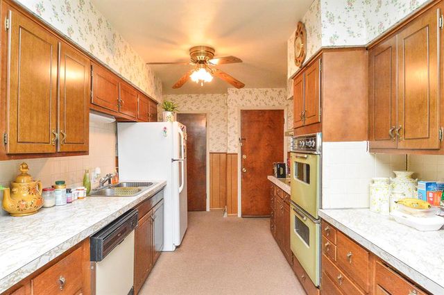 100 Hollandia Drive, Fairview Heights, IL 62208