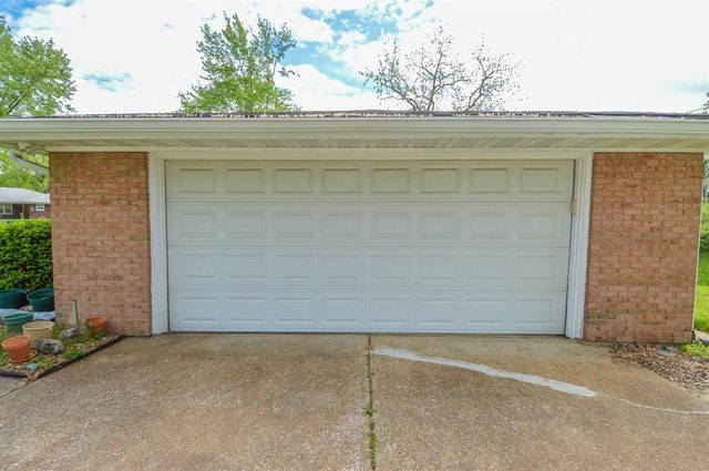 100 Hollandia Drive, Fairview Heights, IL 62208