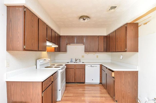 100 Hollandia Drive, Fairview Heights, IL 62208