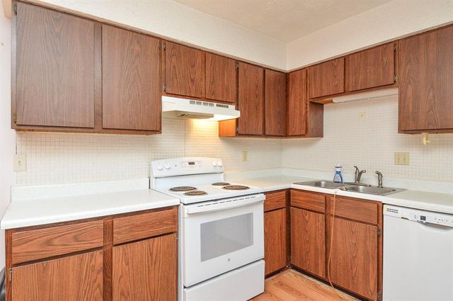 100 Hollandia Drive, Fairview Heights, IL 62208