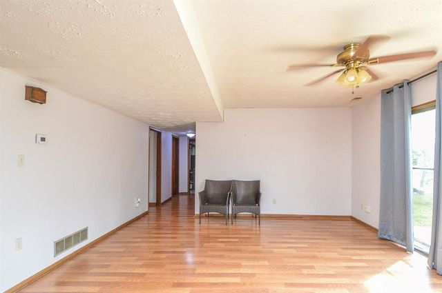 100 Hollandia Drive, Fairview Heights, IL 62208