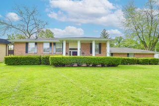 100 Hollandia Drive, Fairview Heights, IL 62208