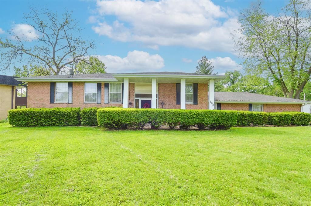 100 Hollandia Drive, Fairview Heights, IL 62208