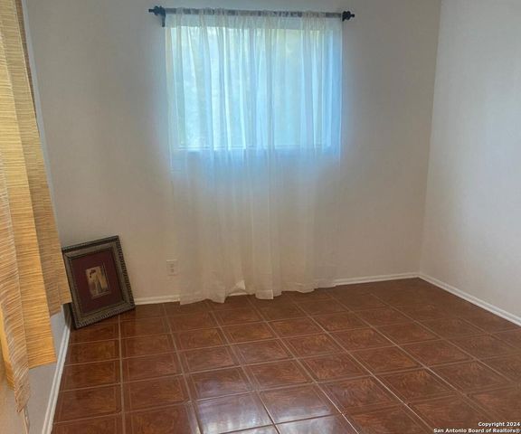 754 Clearview Dr, San Antonio, TX 78228