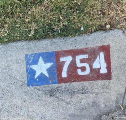 754 Clearview Dr, San Antonio, TX 78228