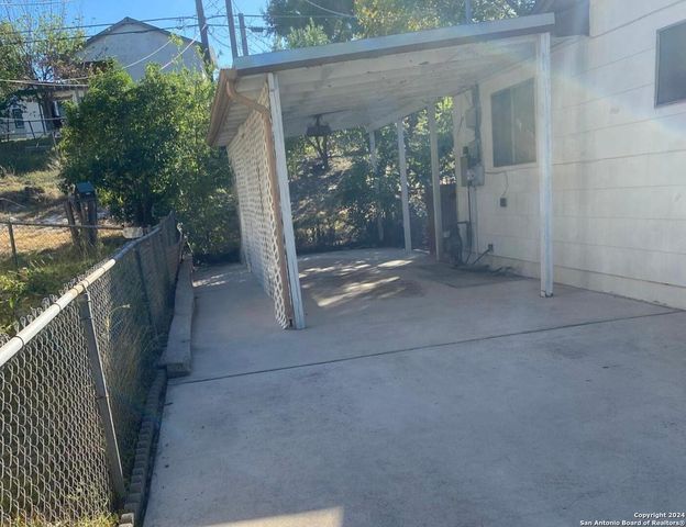 754 Clearview Dr, San Antonio, TX 78228