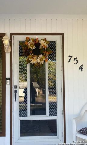 754 Clearview Dr, San Antonio, TX 78228