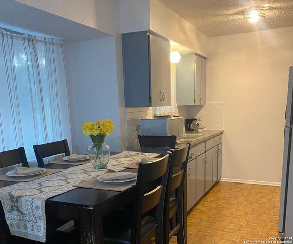 754 Clearview Dr, San Antonio, TX 78228