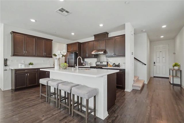821 Parisa, Upland, CA 91786