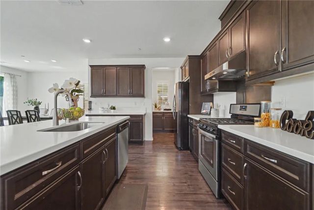 821 Parisa, Upland, CA 91786