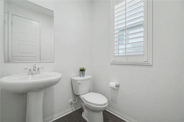 821 Parisa, Upland, CA 91786