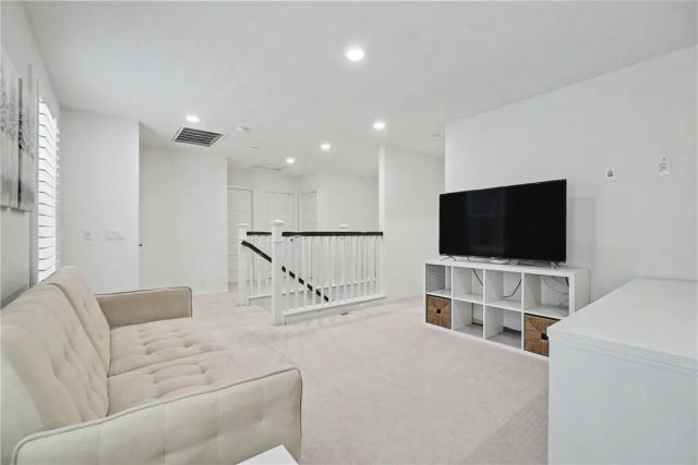 821 Parisa, Upland, CA 91786