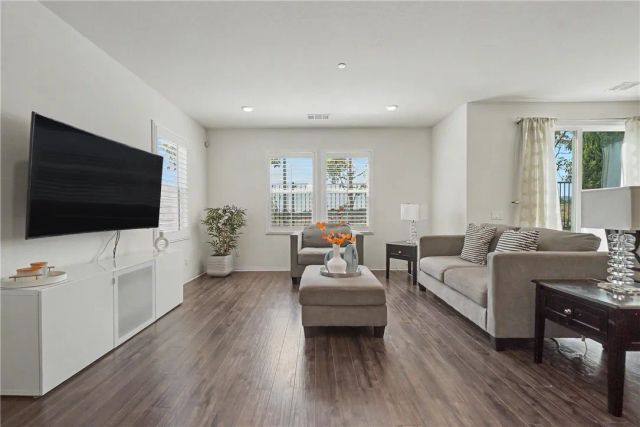 821 Parisa, Upland, CA 91786