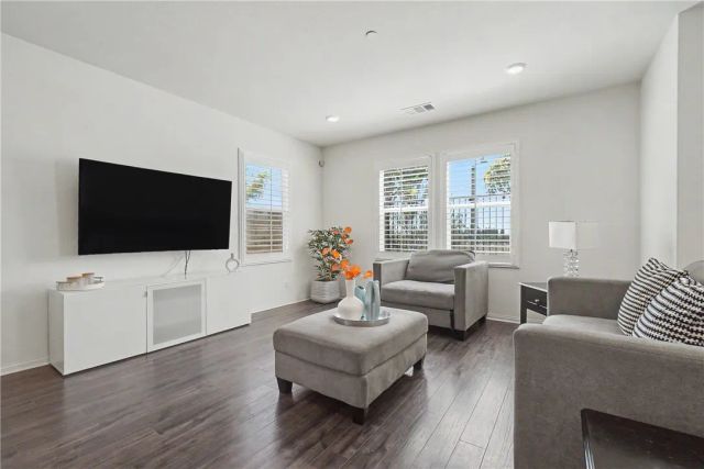 821 Parisa, Upland, CA 91786