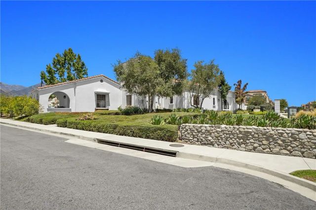 821 Parisa, Upland, CA 91786