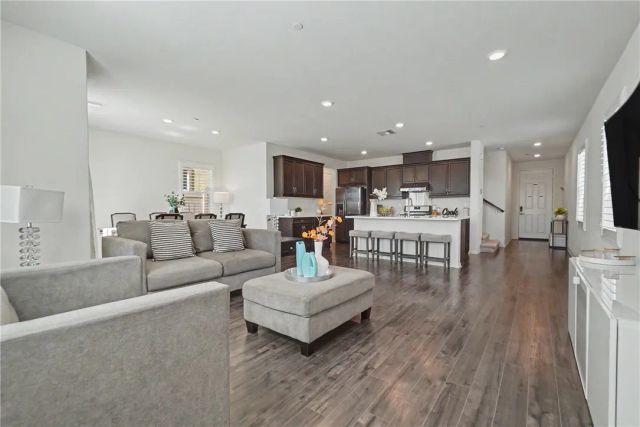 821 Parisa, Upland, CA 91786