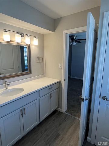 506 Broadmoor Drive, Chesterfield, MO 63017