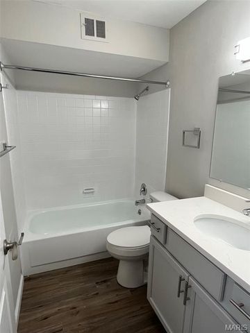 506 Broadmoor Drive, Chesterfield, MO 63017