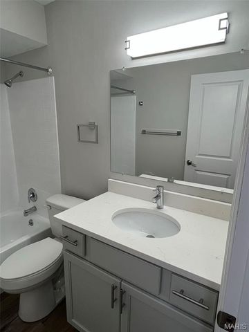 506 Broadmoor Drive, Chesterfield, MO 63017