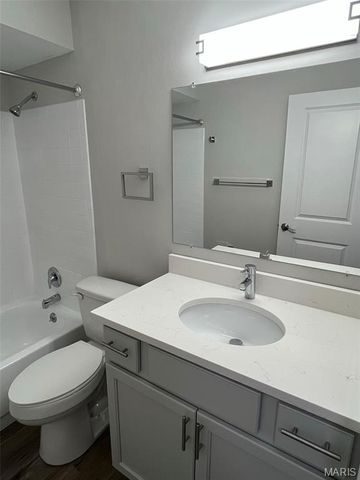 506 Broadmoor Drive, Chesterfield, MO 63017