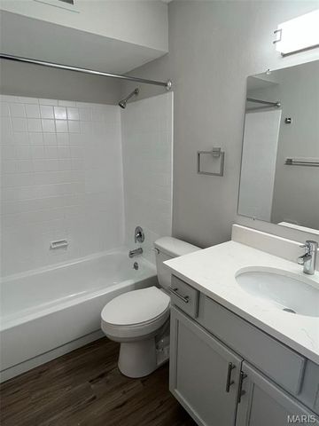 506 Broadmoor Drive, Chesterfield, MO 63017