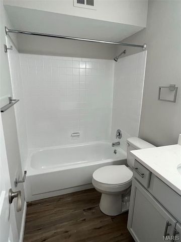 506 Broadmoor Drive, Chesterfield, MO 63017