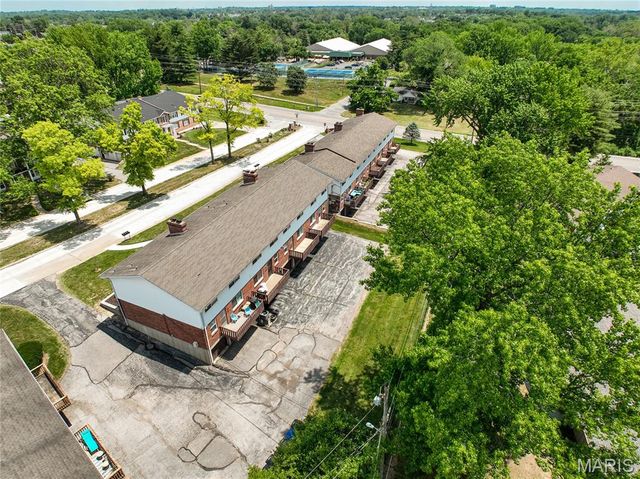 506 Broadmoor Drive, Chesterfield, MO 63017