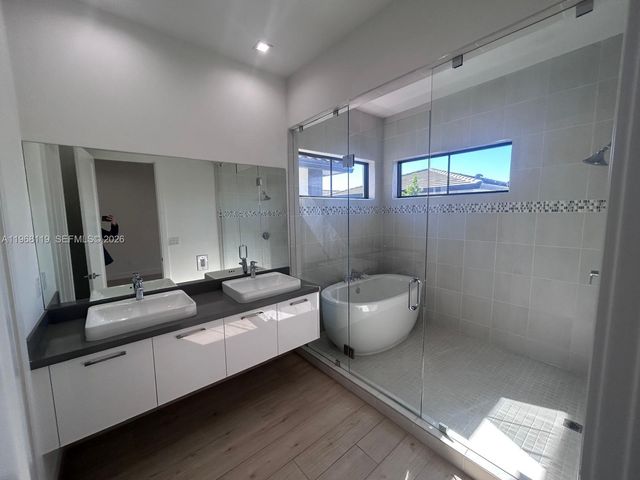 4454 NW 80th Ave, Doral, FL 33166