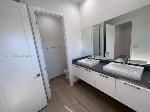 4454 NW 80th Ave, Doral, FL 33166