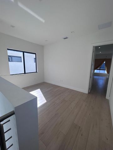 4454 NW 80th Ave, Doral, FL 33166