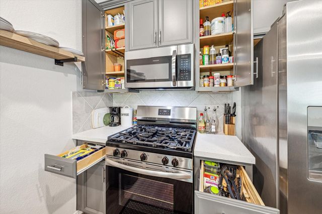 6913 New York Street, Houston, TX 77021