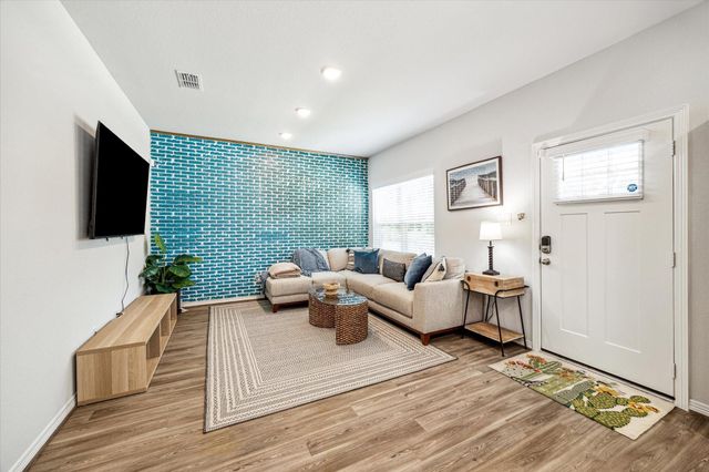 6913 New York Street, Houston, TX 77021