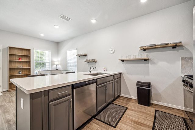 6913 New York Street, Houston, TX 77021