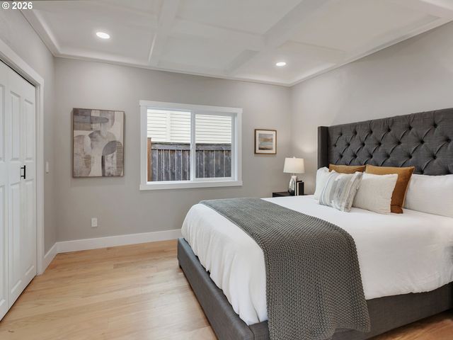 7224 Sw 3RD Ave, Portland, OR 97219